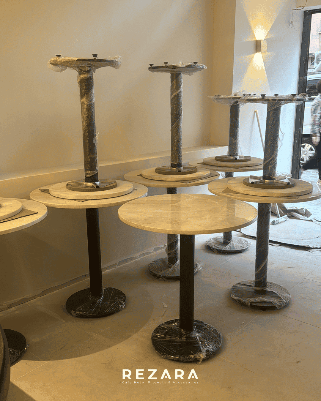 CAFE SANDALYESİ VE MERMER MASA